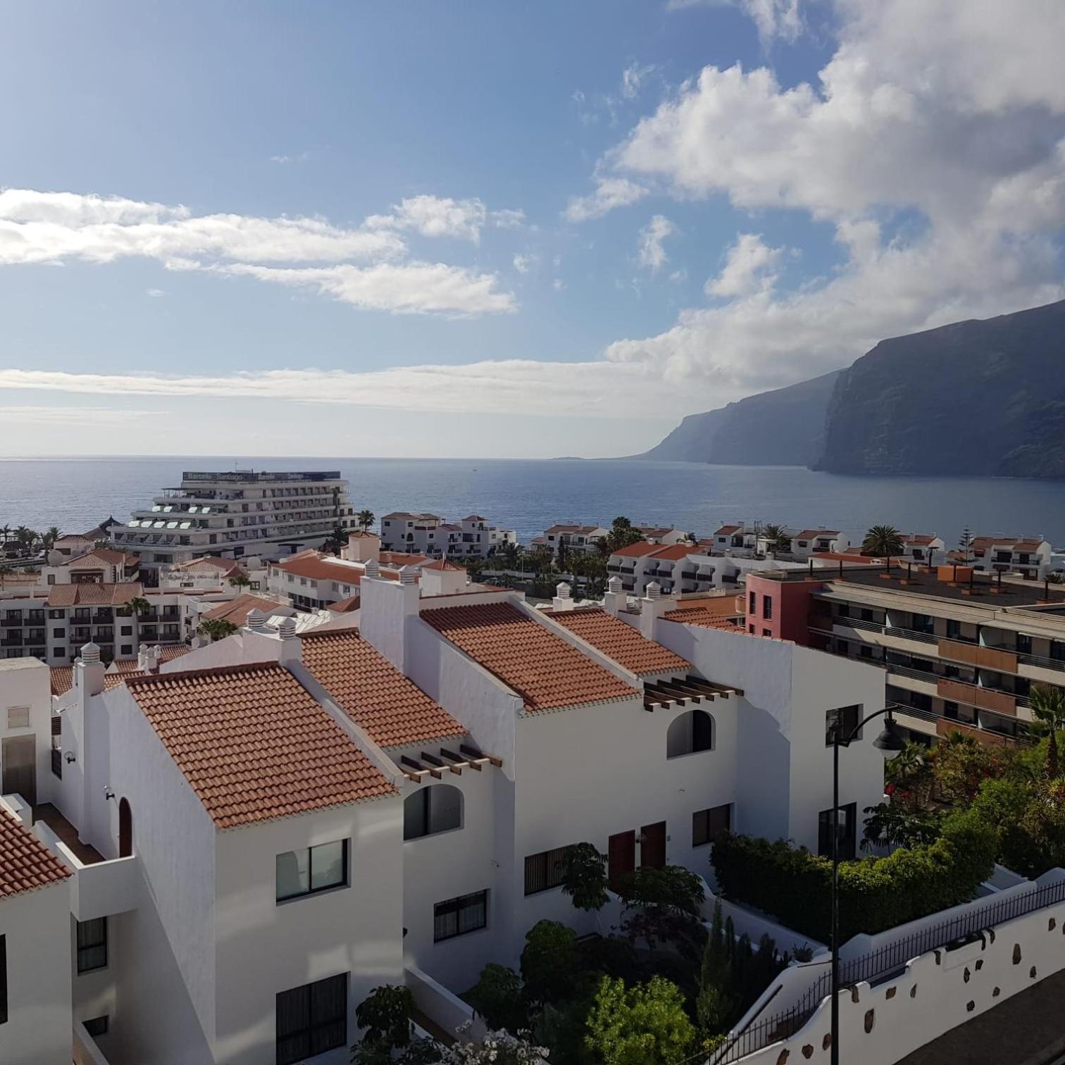 Bahia De Santiago * Puerto de Santiago (Tenerife)